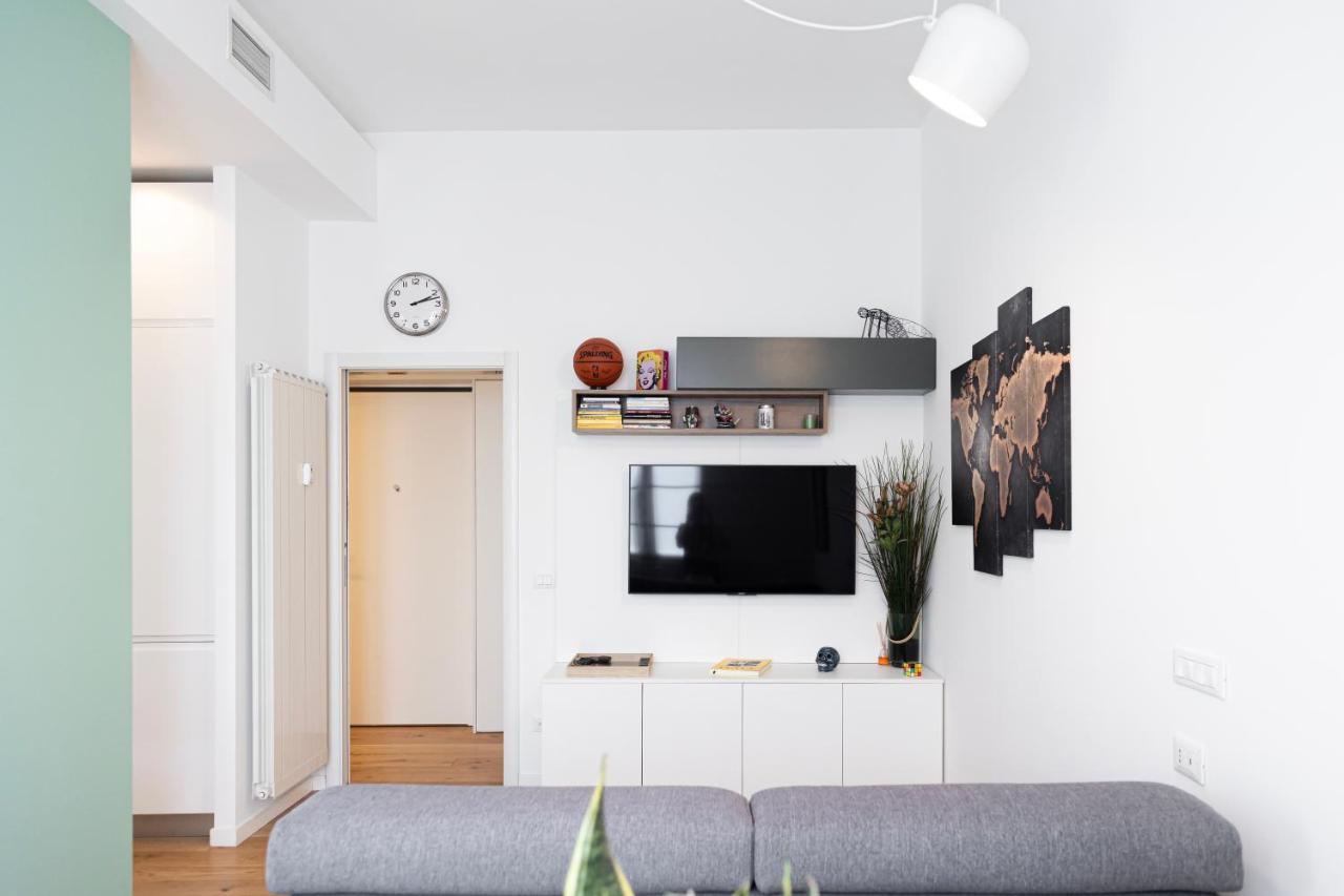 Apartament Elegante Bilocale In De Angeli - Piazzale Siena Mediolan Zewnętrze zdjęcie