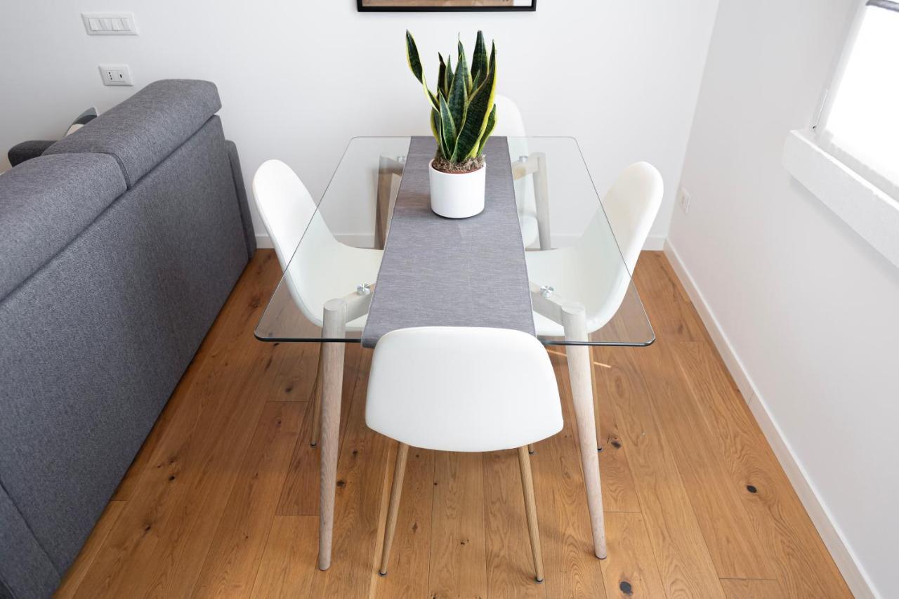 Apartament Elegante Bilocale In De Angeli - Piazzale Siena Mediolan Zewnętrze zdjęcie