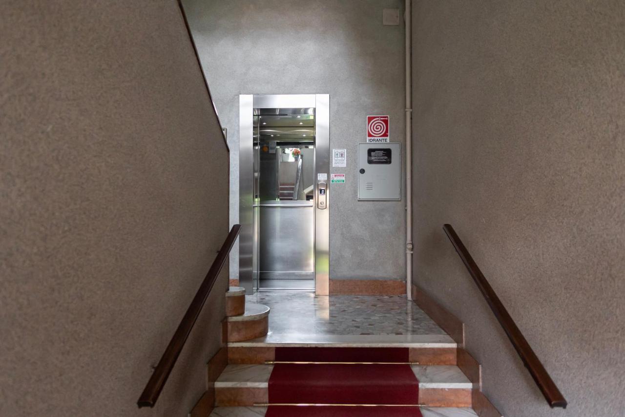 Apartament Elegante Bilocale In De Angeli - Piazzale Siena Mediolan Zewnętrze zdjęcie